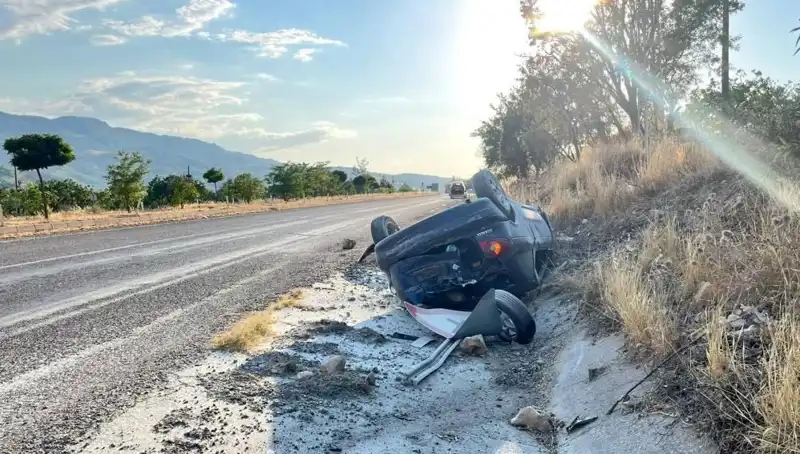 Adıyaman'da Korkutan Kaza: Otomobil Takla Attı, 2 Yaralı
