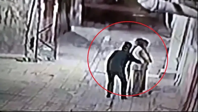 İstanbul Polisi, Kapkaç Çetelerine Pazarcı ve Simitçi Kılığıyla Operasyon Düzenledi