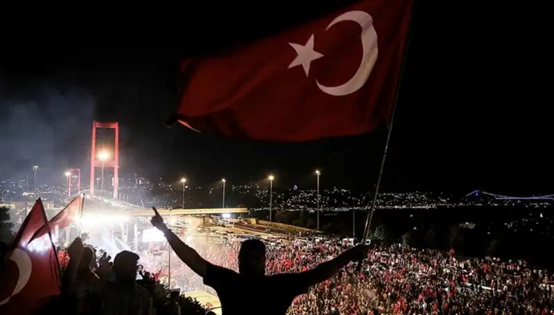 15 Temmuz'un Anısına En Uzun Gece: Külliye'deki Destansı Temsil