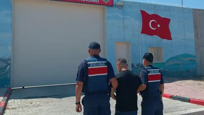 Afyon'da Suç Çetesi Çökertildi: 9 Aranan Kişi Yakalandı!