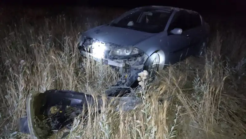 Burdur'da Kontrolden Çıkan Otomobil Tarlaya Uçtu: 2 Yaralı