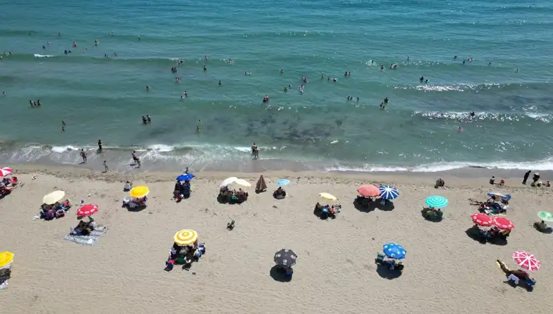 Tekirdağ Sıcaklarıyla Boğuşurken Plajlarda Yaşanan Yoğunluğun Sebepleri