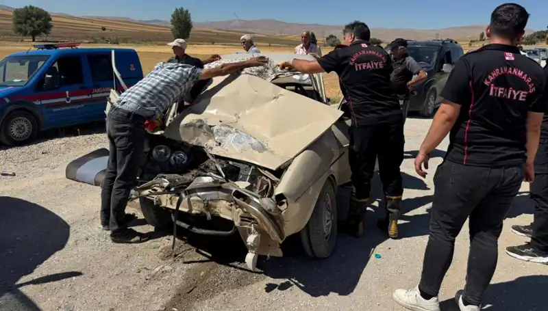 Kahramanmaraş’ta Feci Kazada Kamyonet ile Otomobil Çarpıştı: Detaylar Ortaya Çıktı