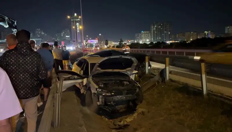 Sıcak Hava ve Dikkatsizlik: Otomobiller Yol Ayrımında Kazada Buluştu