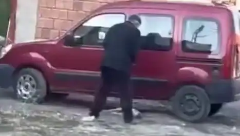 Sokak Ortasında Sarsıcı Anlar: Köpeğe Yapılan Şiddeti Gördü!