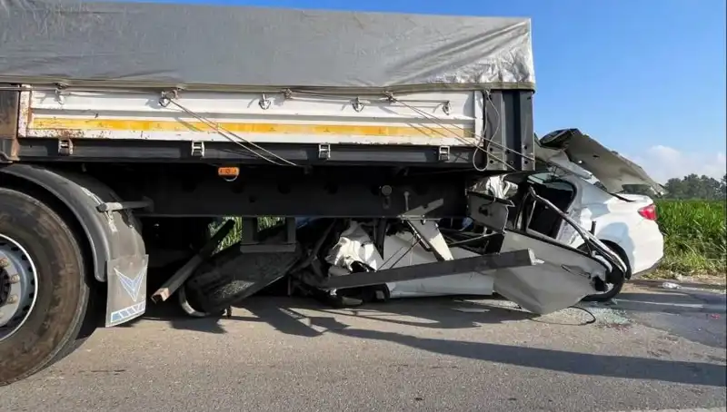 Sakarya'da Feci Kaza: Hayatını Kaybeden Genç, Aileyi Yaraladı
