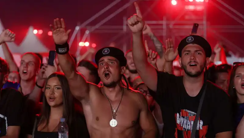 Thompson Konserinde Şok Edici Nazi Selamı Skandalı: Tepkiler Çığ Gibi Büyüdü