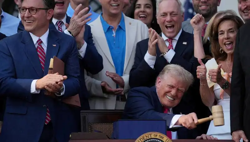 Trump'tan Şok Gelişme: Büyük, Güzel Yasa Tasarısı Onaylandı!