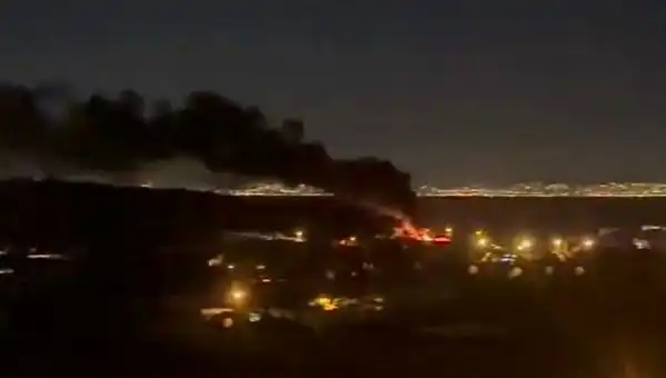 Yalova’da Depoda Çıkan Yangında Bir İtfaiyeci Dumandan Etkilendi