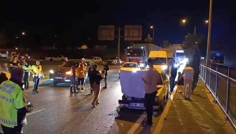 Otoyolda Kaza: Kuralsız Geri Dönüş Sonucu İki Çocuk Dört Kişi Yaraladı