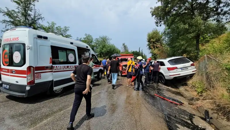 Sakarya'da Feci Kaza: Kamyonet ile Cip Çarpıştı, 4 Çocuk Yaralı!