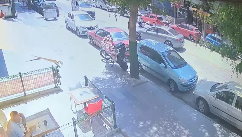 Karşıdan Karşıya Geçerken Araba Çarpan Genç, Hayat Mücadelesi Veriyor