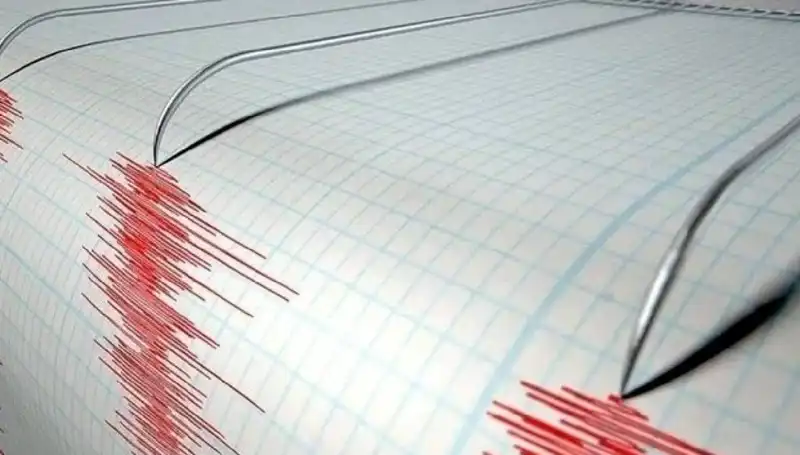 Ege Denizi'nde Beklenmedik Deprem: Sakinleri Alarm Durumuna Geçirdi